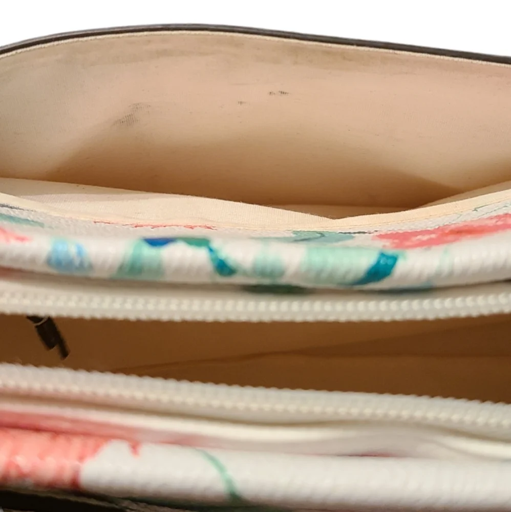 Liz Claiborne Crossbody - Picture 5 of 16